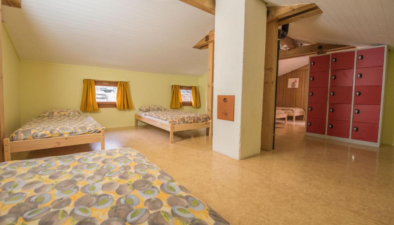 Schutzenbach Backpackers For Adults 18-35 Vandrerhjem Lauterbrunnen Eksteriør bilde